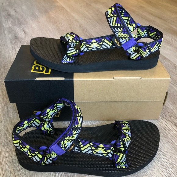 Teva Shoes - Women’s Teva Orginal Universal // size 7